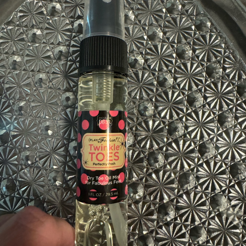 Perfectly Posh Twinkle Toes Dry Oil Mist - Black and Pink
